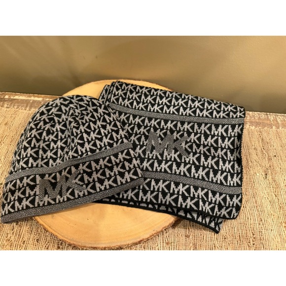 Michael Kors‎ 2 Piece Set SCARF, HAT Silver Lg Mk Logo Silver Black & Gray New - Picture 2 of 10